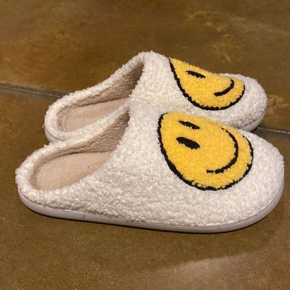 Smiley Face Slip on Slippers - Picture 4 of 5